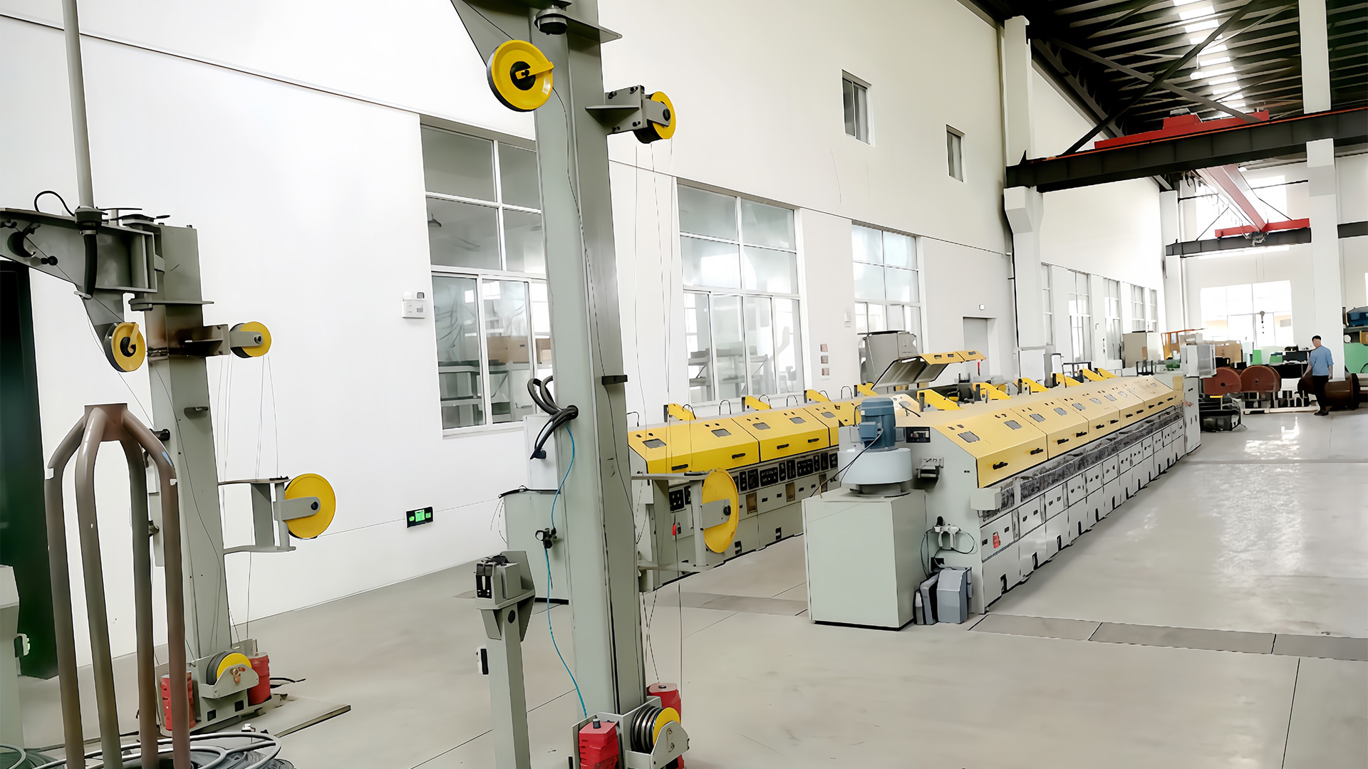 Hvordan opprettholder Wire Pay-off-maskinen strekkkontroll for å forhindre wirestrekning eller deformasjon under pay-off?