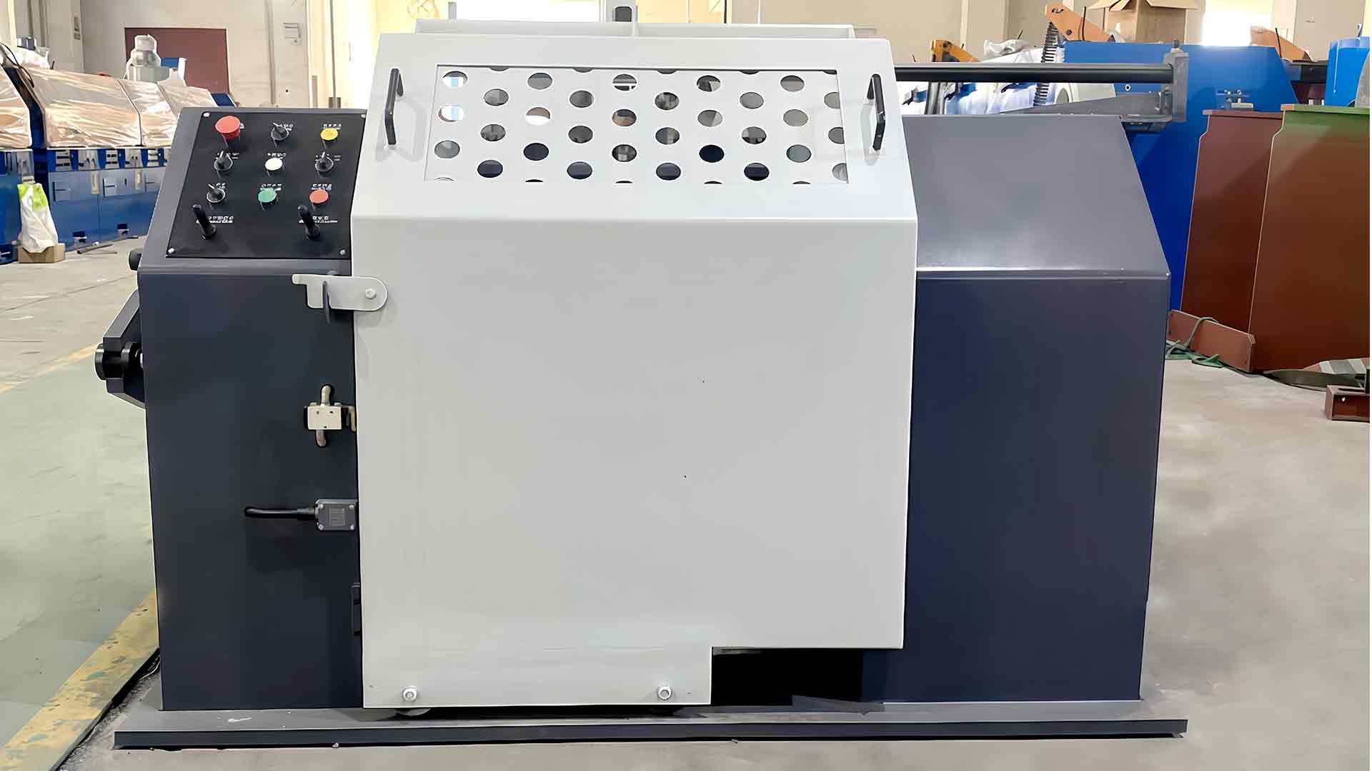 Hvordan bidrar et raskt utbetalingsstativ med å forbedre arbeidsflyten og redusere driftsstans i produksjonsprosesser med høyt volum?