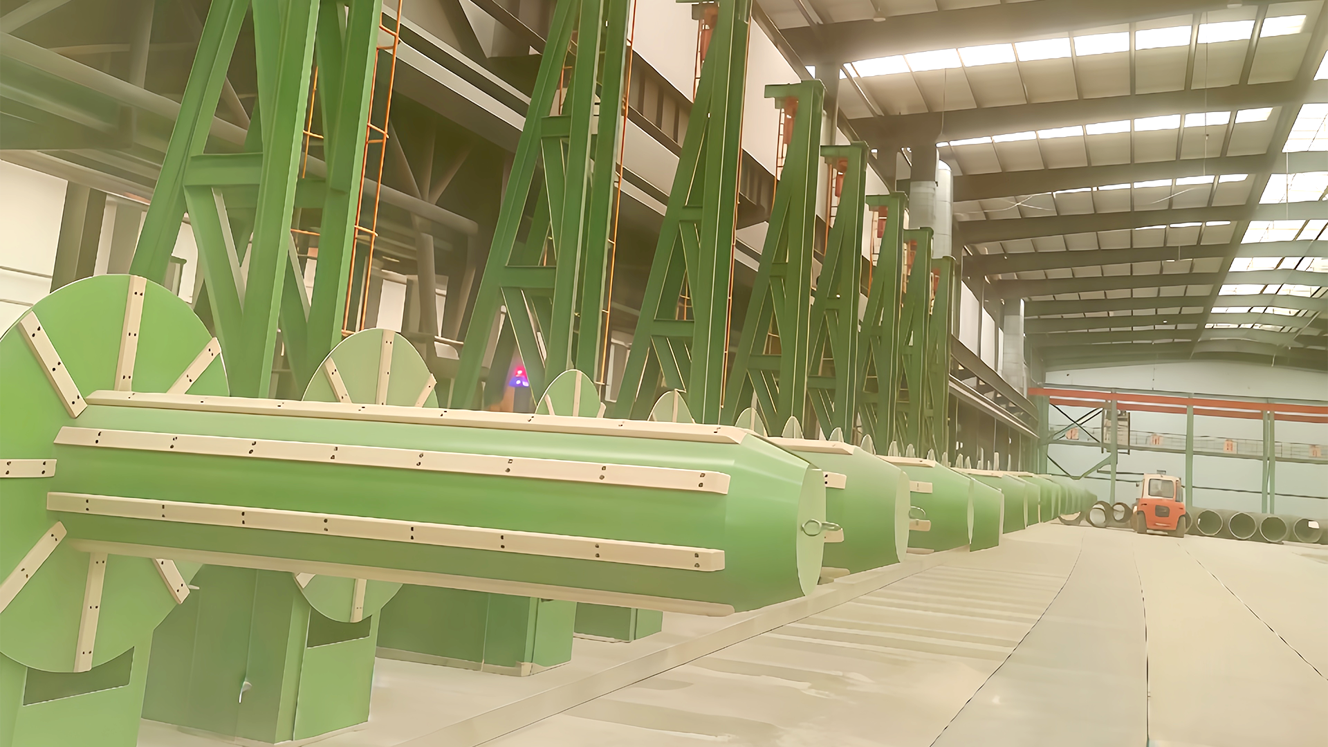 Hvordan håndterer Elevated Pay-Off Rack miljøfaktorer som fuktighet, støv eller ekstreme temperaturer under drift?